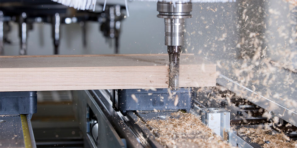 Hoe bereken je de perfecte aanvoersnelheid in de houtbewerking