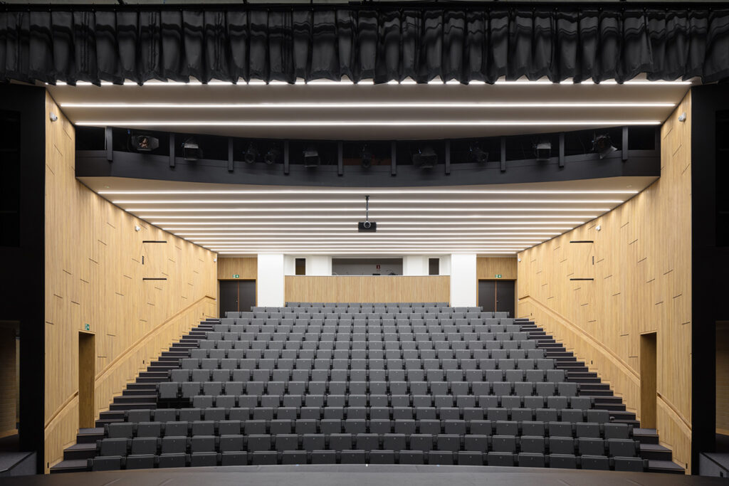 Vernieuwing Theaterzaal De Valkaart met de beste akoestische kwaliteiten
